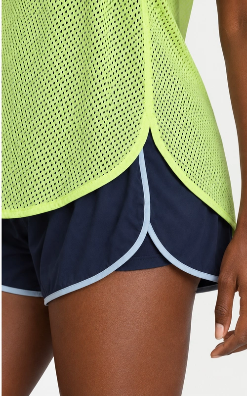 Women's oversized mesh tank running set detail view